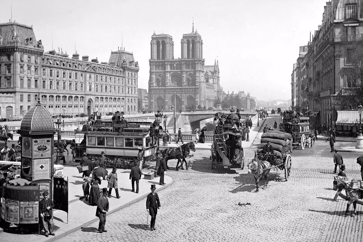 Đây là hình ảnh nhà thờ Đức Bà Paris tuyệt đẹp được chụp vào những năm 1900.
