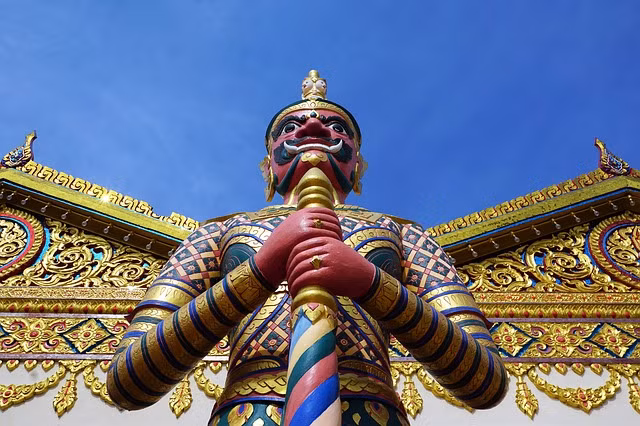Đến ngày thứ 3, bạn hãy khám phá thị trấn Balik Pulau, làng cá Pulau Betong hay đến khu phố người Hoa, những ngôi chùa, đền mang kiến trúc Ấn Độ và Thái Lan.