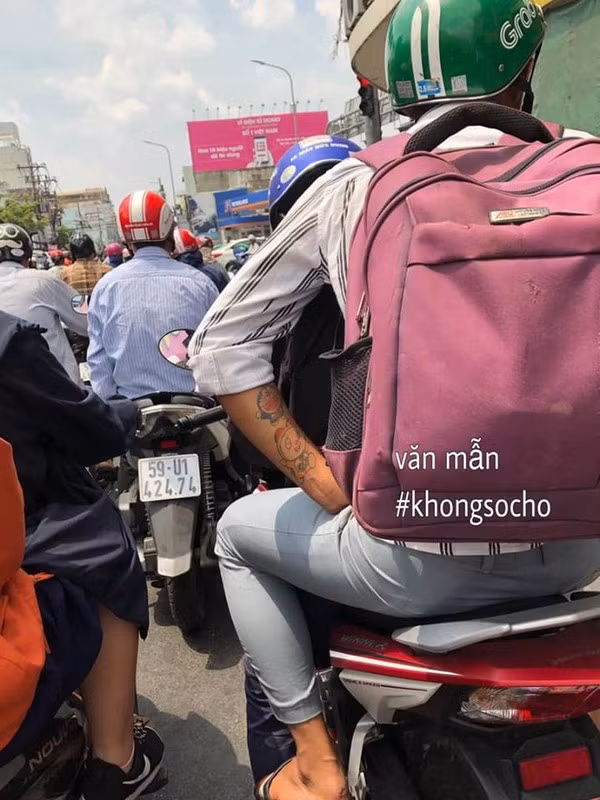 Dan mang thich thu hinh xam Doraemon cua chang trai 