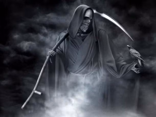 Tên gọi Shinigami được ghép từ hai từ tiếng Nhật khác nhau gồm: "shi" (cái chết) và "kami" (thần). Do vậy, Shinigami có nghĩa là vị thần của cái chết.