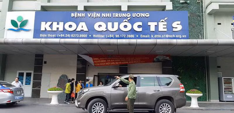 Chi phi kham chua o khoa Quoc te BV Nhi TW nghi cho tre uong thuoc het han “chat” co nao?