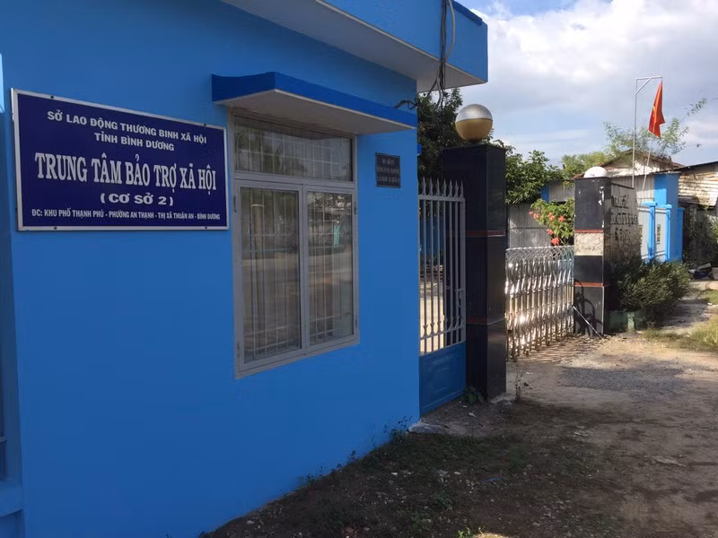 Cong an Binh Duong thong tin vu bao ve Trung tam Bao tro xa hoi bi to hiep dam