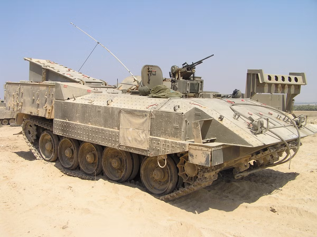 Israel nang cap xe thiet giap cho quan Achzarit