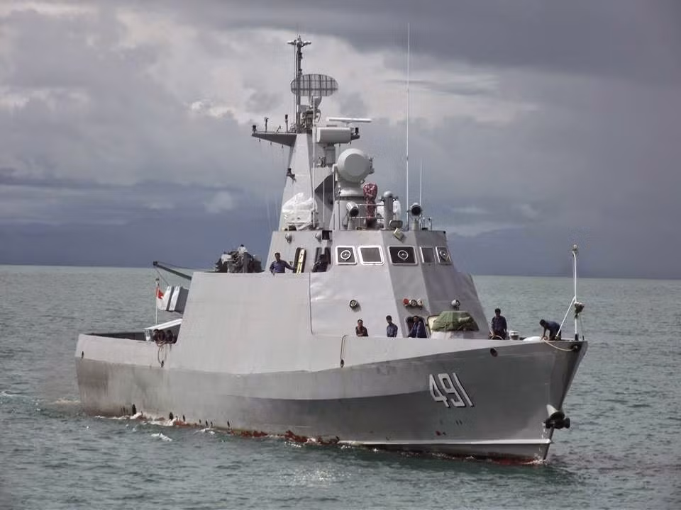 Tàu tuần tra cao tốc mang tên lửa FAC-M đầu tiên của Myanmar, mang số hiệu P-491.