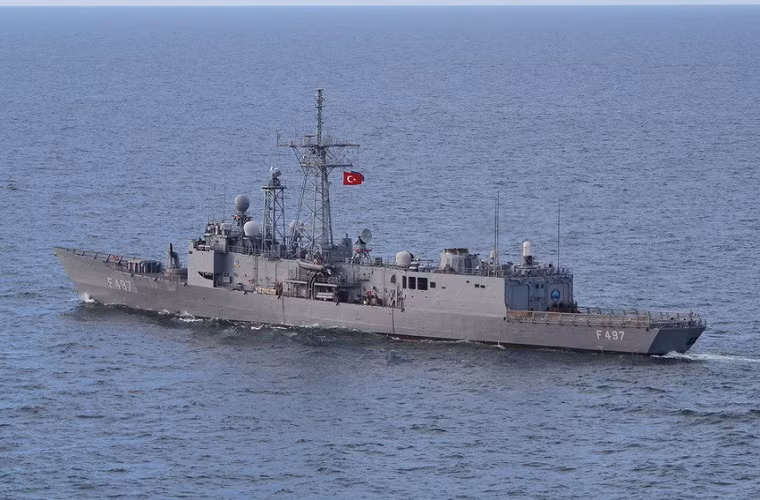 Tàu khu trục tên lửa Göksu (F-497) của Hải quân Thổ Nhĩ Kỳ, được biết tàu Göksu là một trong 8 tàu khu trục tên lửa lớp Oliver Hazard Perry được Hải quân Mỹ chuyển giao cho Thổ Nhĩ Kỳ từ cuối những năm 1990.