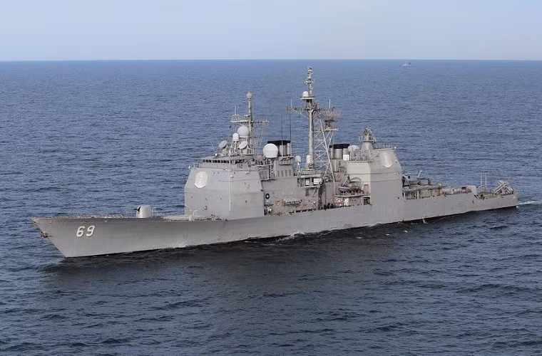 USS Vicksburg cũng là tuần dương hạm lớp Ticonderoga đầu tiên của Hải quân Mỹ và nó được đưa vào trang bị chính thức từ cuối năm 1992.