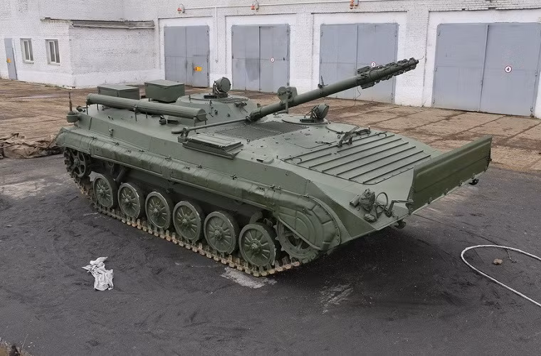 Nhìn từ góc độ này không ai nghĩ BMP-1KSh đã có niên hạn sử dụng gần 40 năm.