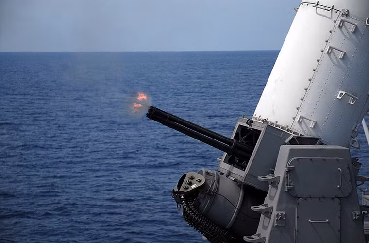 Với vũ khí chính chỉ gồm một pháo phòng không tự động M61A1 Gatling 20mm sức mạnh hỏa lực của Phalanx CIWS quá hạn chế và không còn phù hợp với yêu cầu của Hải quân Mỹ hiện tại.
