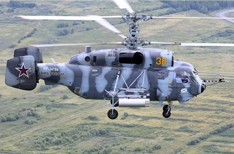 Xét về mặt thiết kế tổng thể, trực thăng Ka-29 mang nhiều nét đặc trưng của Ka-27. Chúng đều sử dụng hệ thống cánh quạt nâng đồng trục nhưng Ka-29 lại có kích thước lớn hơn và được sửa đổi để mang theo nhiều loại vũ khí khác nhau.