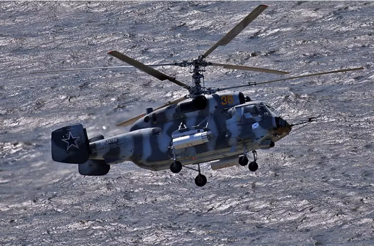 Phía trước mũi của Ka-29 được trang bị hệ thống cảm biến quang điện tử và hệ thống dẫn đường cho các loại tên lửa chống tăng mà nó có thể mang theo thay vì các hệ thống định vị thủy âm hay radar vốn được trang bị trên Ka-27. Ngoài ra hai bên thân Ka-29 cũng được trang bị thêm hai giá treo vũ khí.