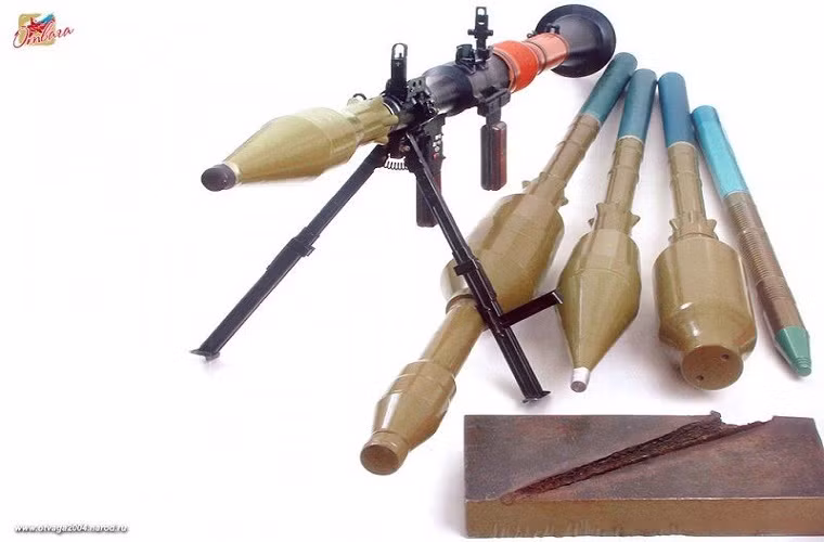 Và để có thể tiếp tục tồn tại, RPG-7 cũng được các công ty quốc phòng Nga và một số nước trên thế giới phát triển các biến thể nâng cấp với việc được tích hợp nhiều loại đầu đạn hơn, cùng với đó là hệ thống kính ngắm quang học thế hệ mới giúp nâng cao khả năng tác chiến của RPG-7 ở mọi điều kiện tác chiến khác nhau.