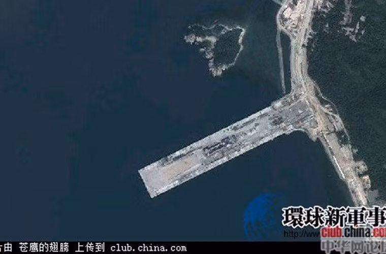 Vach mat can cu tau san bay cua TQ o Bien Dong