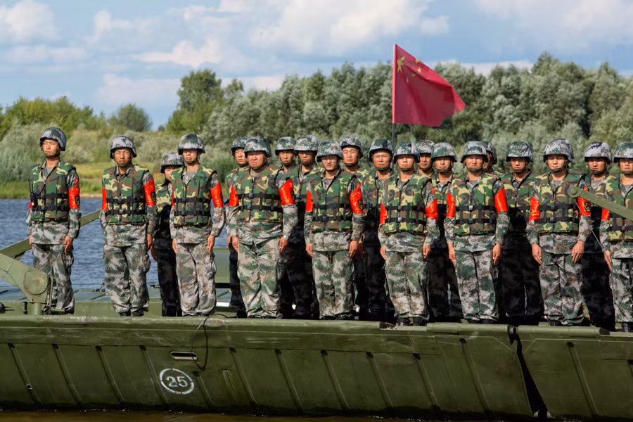 Cong binh Quan doi Nga, Trung bat dau 