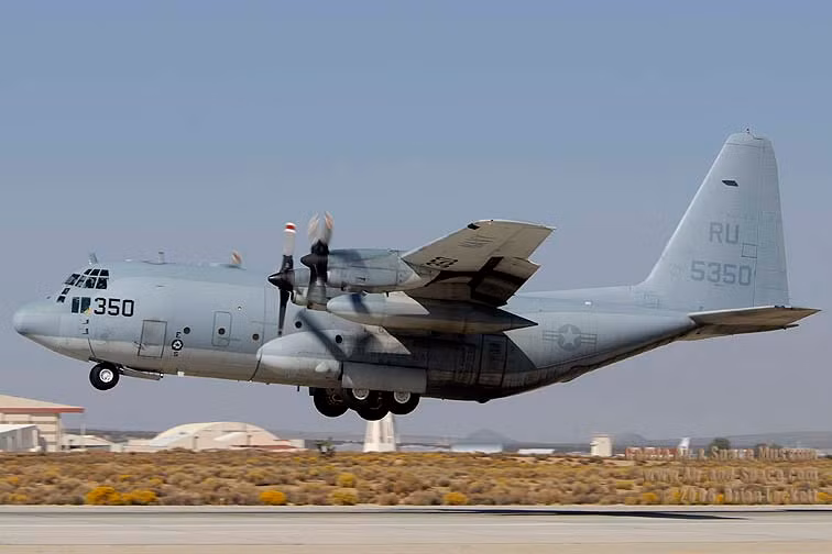 My vien tro 2 may bay van tai C-130 cho Philippines