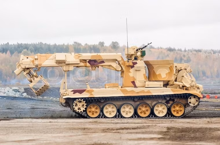 Xe công binh IMR-2 là ứng cử viên thứ ba trong danh sách của Russia &amp; India Report, nó được pháp triển dựa trên khung gầm của xe tăng chiến đấu chủ lực T-72 và được Quân đội Liên Xô đưa vào trang bị từ những năm 1980.