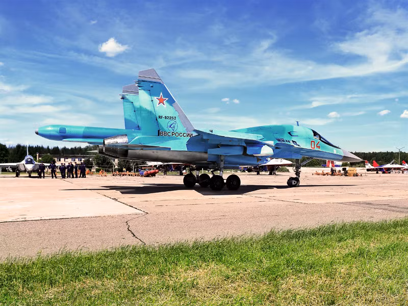 Các máy bay Yak-130, Su-30, Su-34, Su-35, PAK FA T-50 cùng các trực thăng Ansat-U, Kamov Ka-226, Mi-8 AMTSh Terminator, Mi-28N Night Hunter, Mi-35M và Ka-52 sẽ tham gia trình diễn ngày đầu tiên và ngày cuối cùng tại diễn đàn Army 2015.