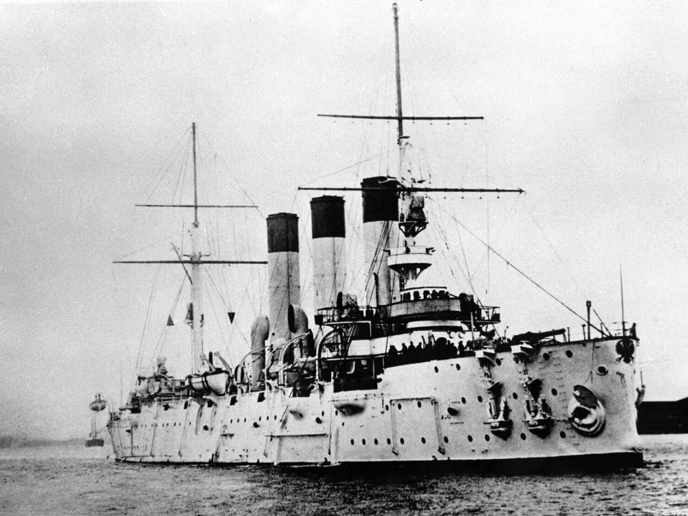 Con tàu được hạ thủy tại cảng sông Neva vào ngày 11/5/1900 trước khi được Nga Hoàng Nicolas II để mắt tới. Nguồn: English Russia