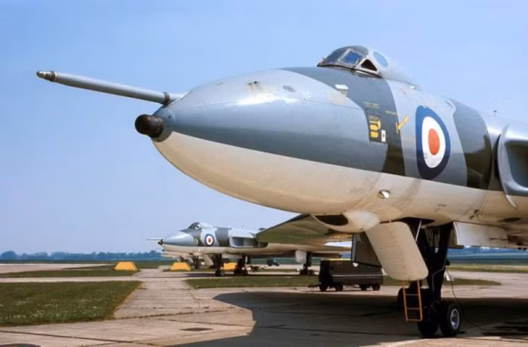Mặc dù được đánh giá khá cao nhưng Avro Vulcan chỉ tham chiến một làn duy nhất trong chiến dịch Black Buck - Chiến tranh Falklands giữa Anh và Argentina vào năm 1982. Nhưng chừng đó đã là quá đủ để Avro Vulcan thể hiện khả năng của mình khi thực hiện phi vụ ném bom có tổng chiều dài đường bay cả đi lẫn về kỷ lục hơn 12.000km và là yếu tố then chốt giúp Quân đội Anh dành được chiến thắng ở Quần đảo Falkland.