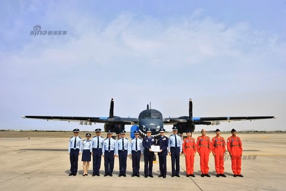 Nhưng tới tháng 7/2013, có tới 11 chiếc S-2T lại được chuyển ngược trở về cho Không quân.