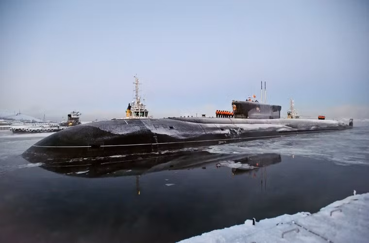 Vladimir Monomakh là tàu ngầm hạt nhân chiến lược lớp Borei thứ 3 được đóng theo Project 955 tại Nhà máy đóng tàu Sevmash. Những tàu ngầm này sẽ thay thế các tàu ngầm tên lửa đạn đạo lớp Typhoon, Delta IV và Delta III của Nga.