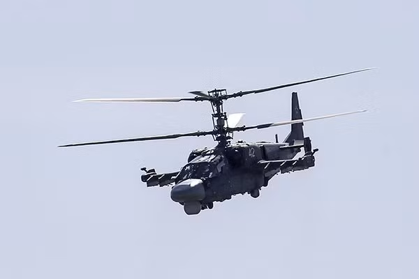 Trực thăng Ka-52 Nga bay biểu diễn.