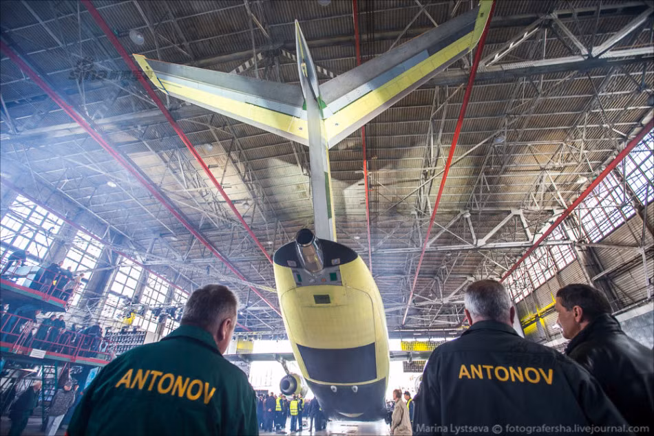Đây là một máy bay vận tải tầm ngắn được Antonov thiết kế dựa trên phiên bản An-158 từ tháng 2/2010.
