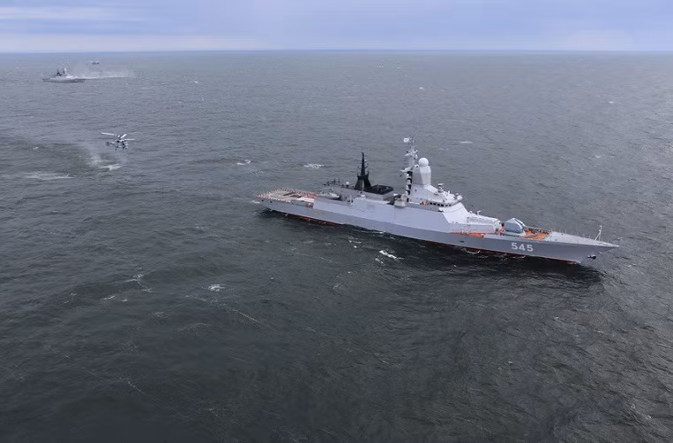 Trong đợt diễn tập lần này của Hạm đội Baltic, phi đội Ka-27PL sẽ hợp đồng tác chiến với các tàu hộ vệ lớp Steregushchy nhằm tìm kiếm, phát hiện và tiêu diệt các mục tiêu tàu ngầm giả định.