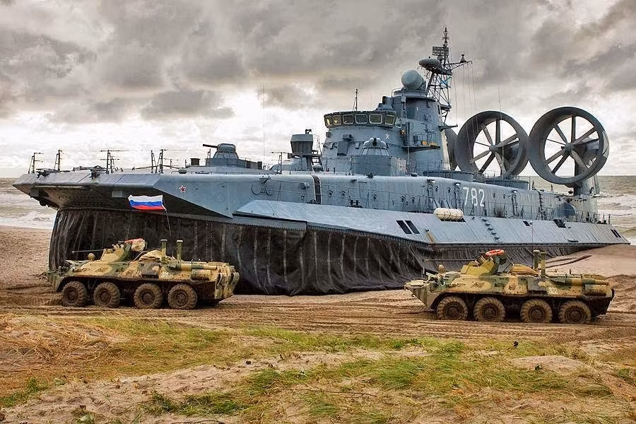 Ukraine bi Nga “da” khoi thuong vu tau dem khi Zubr?-Hinh-3