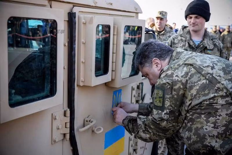 Và cả quốc hiệu của Ukraine