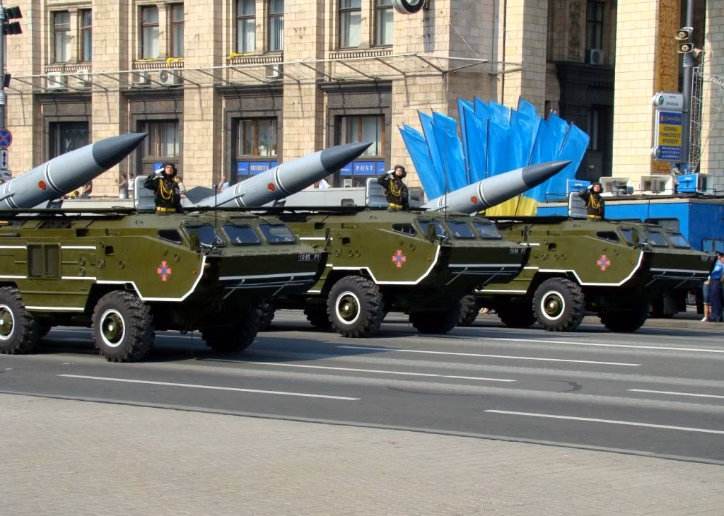 Co hay khong ly khai Ukraine ban roi ten lua dan dao?-Hinh-3