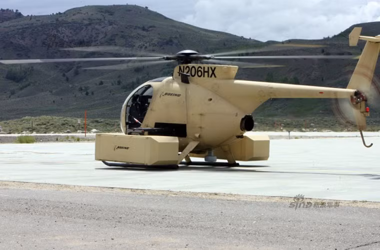 Một chiếc MH-6M đang chuẩn bị cất cánh bay thử nghiệm.