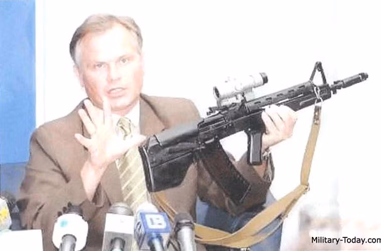 Ngac nhien khau sung truong AK kieu bullpup cua Ukraine
