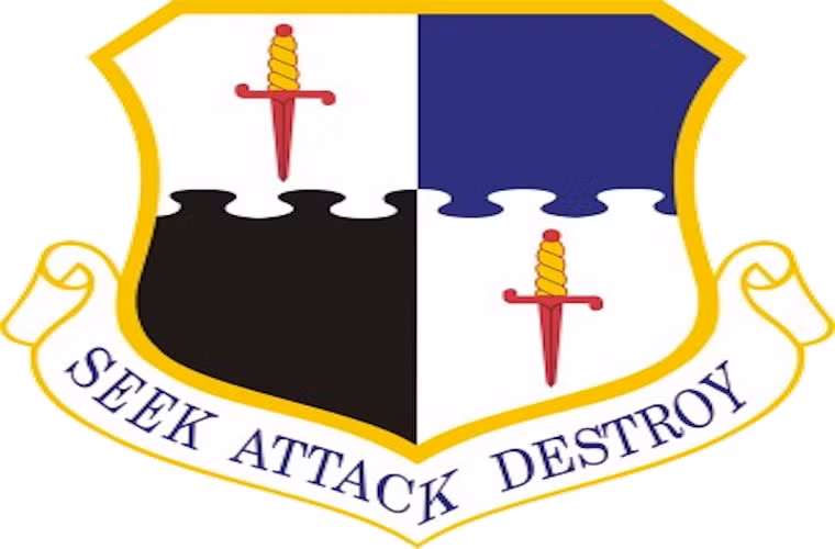 52 Fighter Wing: Không đoàn máy bay chiến đấu Số 52, đóng quân tại căn cứ không quân Spangdahlem, Đức. Với lực lượng máy bay chiến đấu chủ lực là những chiếc F-16 Falcon, có phù hiệu và phương châm hoạt động là “Tìm kiếm, tấn công và tiêu diệt”.