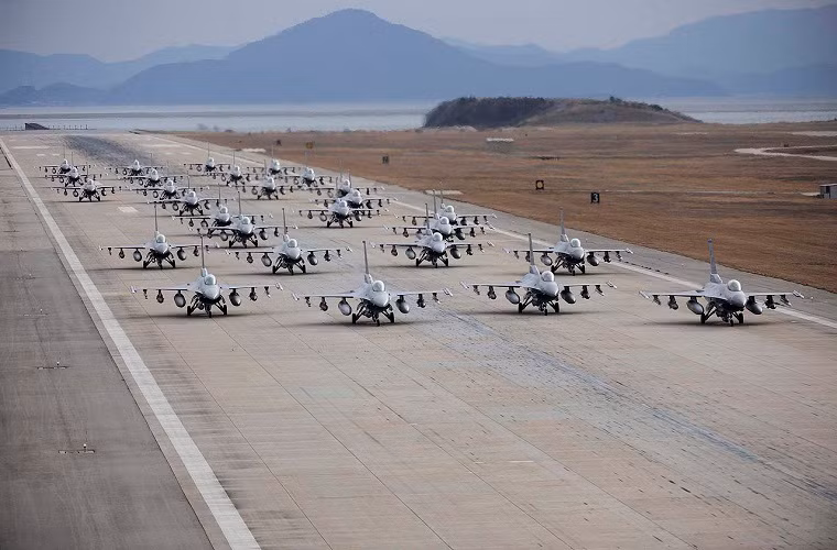 Những chiếc máy bay tiêm kích F-16 của Không quân Mỹ tại Hàn Quốc.