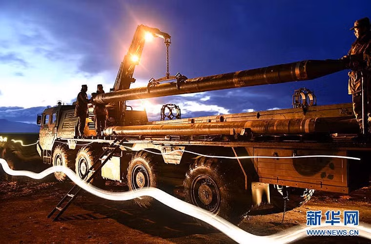 Theo Nhân dân Nhật báo, đơn vị pháo phản lực tầm xa PHL03 này biên chế gồm toàn bộ các sĩ quan và binh sĩ nữ.