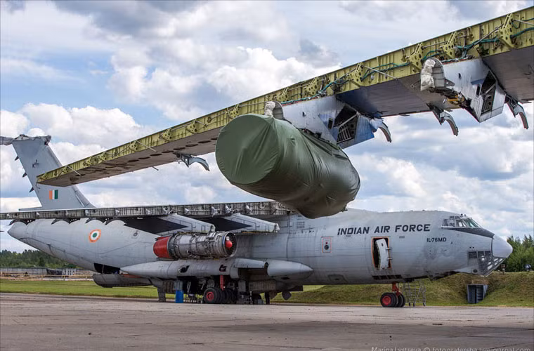Một số máy bay IL-76 của khách hàng nước ngoài (như Ấn Độ, Trung Quốc) cùng thường được đem tới nhà máy 123 Staraya Russa để đại tu.