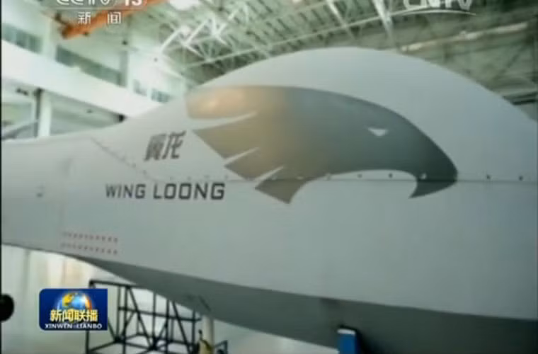 Dù chỉ hiển hiện 2 điểm treo nhưng truyền thông Trung Quốc tuyên bố rằng UAV Dực Long có thể mang tới 6 đơn vị tên lửa, bom.