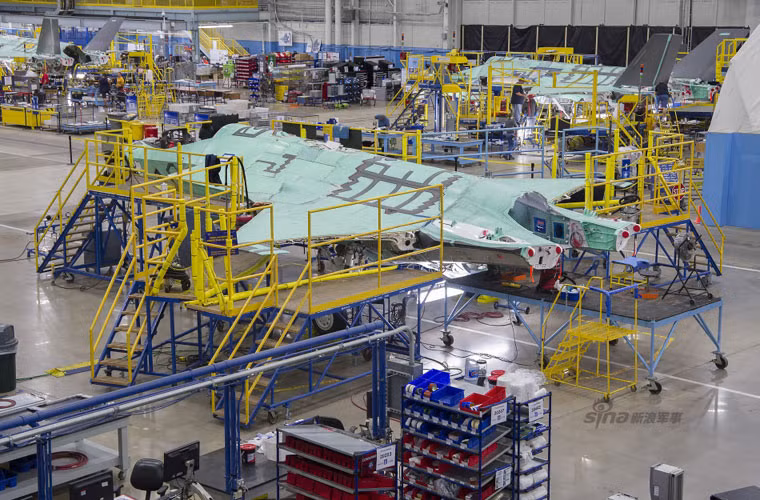Đây là chiếc tiêm kích F-35 thứ 2 của Na Uy đang được lắp ráp, số hiệu nhà máy là AM-2.