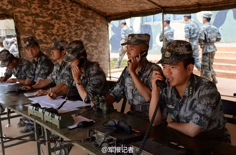 Trung tâm chỉ huy buổi huấn luyện bắn đạn thật ở Diandong.