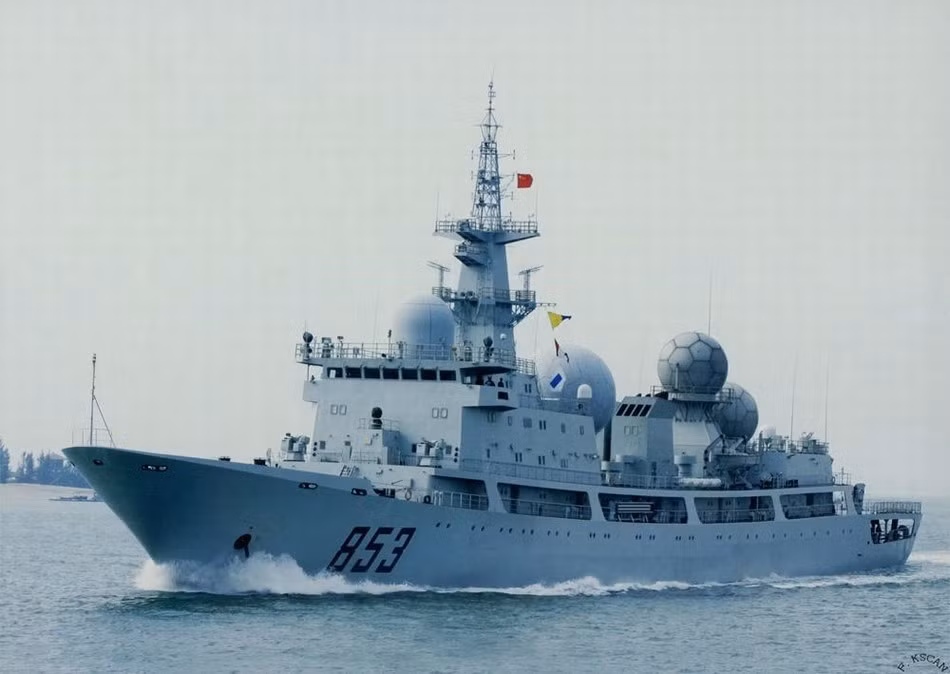 Đây là hình ảnh tàu do thám điện tử Type 815G số hiệu 853, được hạ thủy vào năm 2009.