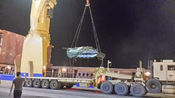 Truyền thông Iran ngày 14/5 cho hay, một lô hàng mới được vận chuyển bằng đường tàu thủy gồm 12 xe tăng T-72 và 3 hệ thống pháo phản lực TOS-1A “Buratino” của Nhà máy UralVagonZavod Nga đã cập cảng Um Qasr, Iraq trong tuần này. Số vũ khí này được Iran mua để phục vụ cho các chiến dịch tấn công truy quét phiến quân IS.