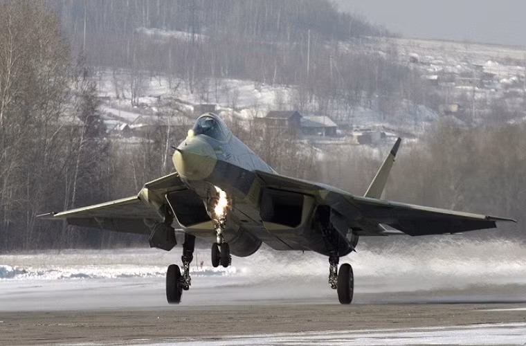 Tiem kich tang hinh Su T-50: Tuong lai cua KQ Nga