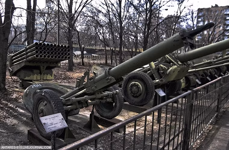 Cối hạng nặng 160mm M1943 hay còn được biết tới với cái tên MT-13 được Quân đội Liên Xô sử dụng trong Chiến tranh Thế giới thứ II.