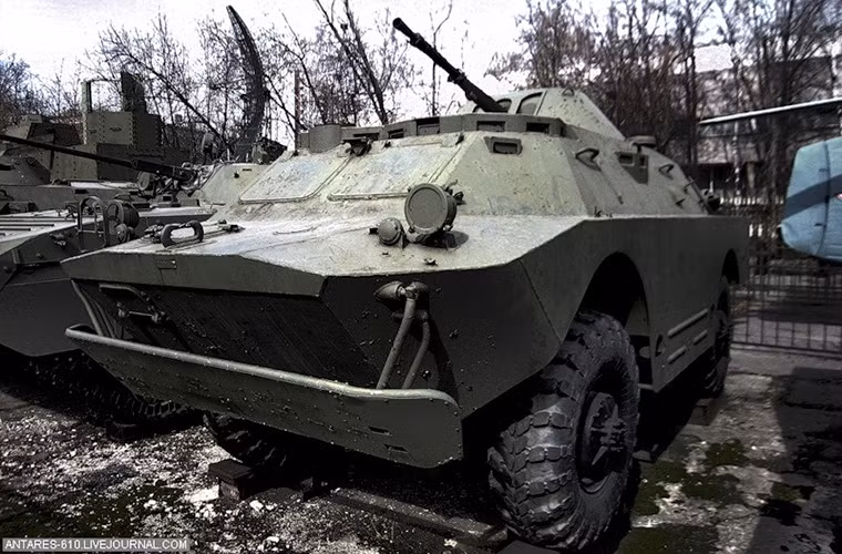 Xe trinh sát bọc thép BRDM-2 tại Bảo tàng Trung ương Các lực lượng Vũ trang Nga.