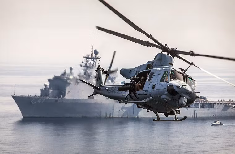 Chi phí vận hành của một chiếc UH-1Y cũng được đánh giá là khá thấp so với những chiếc trực thăng vận tải đa năng tiên tiến đang được Quân đội Mỹ sử dụng. Nó cũng có kích thước tương đối nhỏ gọn phù hợp với các lớp tàu đổ bộ thế hệ cũ của Hải quân Mỹ.