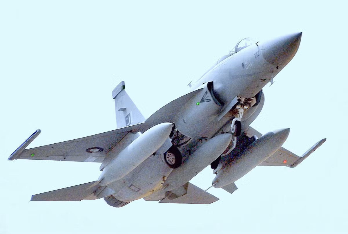 Kho xac dinh ai da mua tiem kich sieu re JF-17-Hinh-2