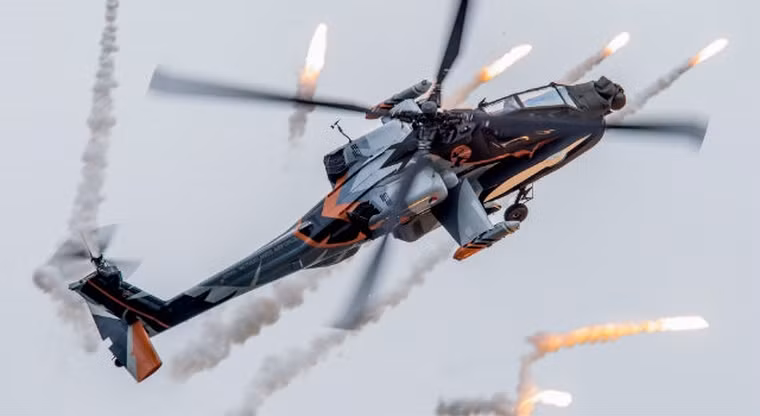 Sau C-130 là loại trực thăng tấn công Boeing AH-64 cũng do Mỹ sản xuất với 1.083 chiếc đang hoạt động.