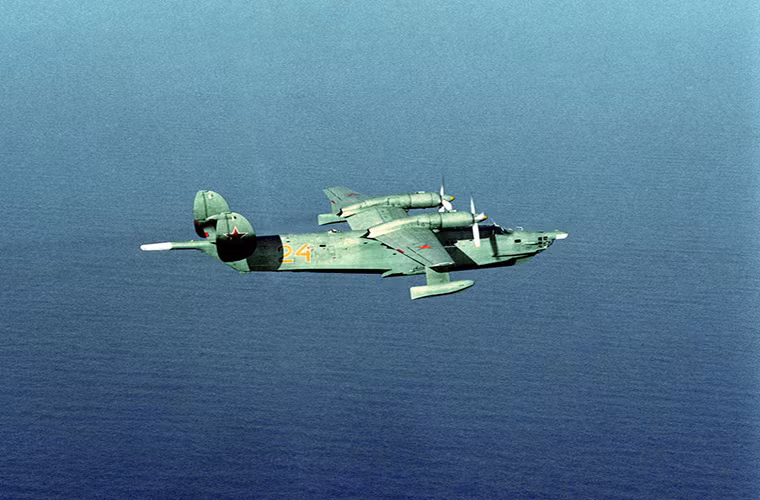 Một chiếc Be-12 mẫu thủy phi cơ tuần tra và chống ngầm của Nga trong một đợt tuần tra trên biển.