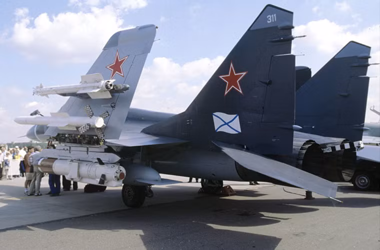 Một chiếc tiêm kích trên hạm MiG-29K của Hải quân Nga.