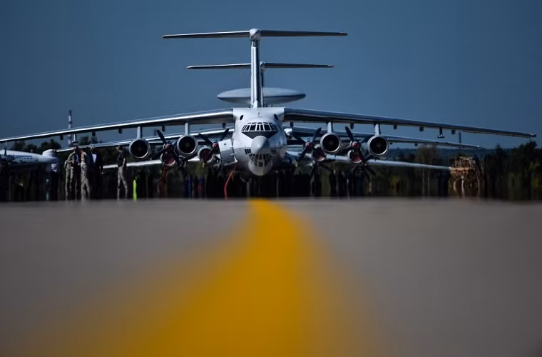 MAKS International Air and Space Show là triển lãm hàng không vũ trụ thường niên lớn nhất của Nga được tổ chức hai năm một lần từ năm 1993 và là nơi hội tụ hầu như mọi công nghệ hàng không tiên tiến nhất trên thế gới. Ảnh: Một chiếc máy bay Ilyushin Il-76 trong buổi diễn tập bay cuối cùng.